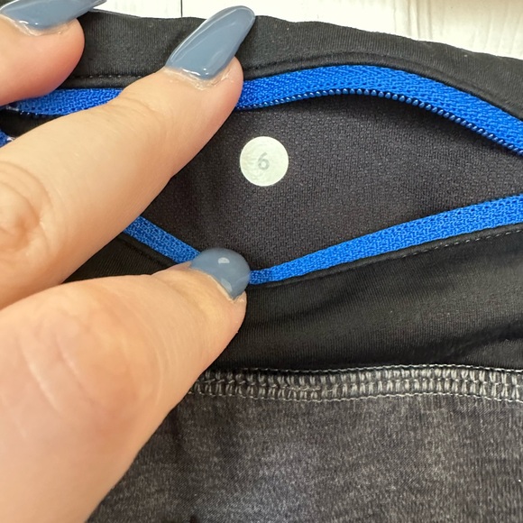 Lululemon Speed up short sz.6 - Picture 4 of 5